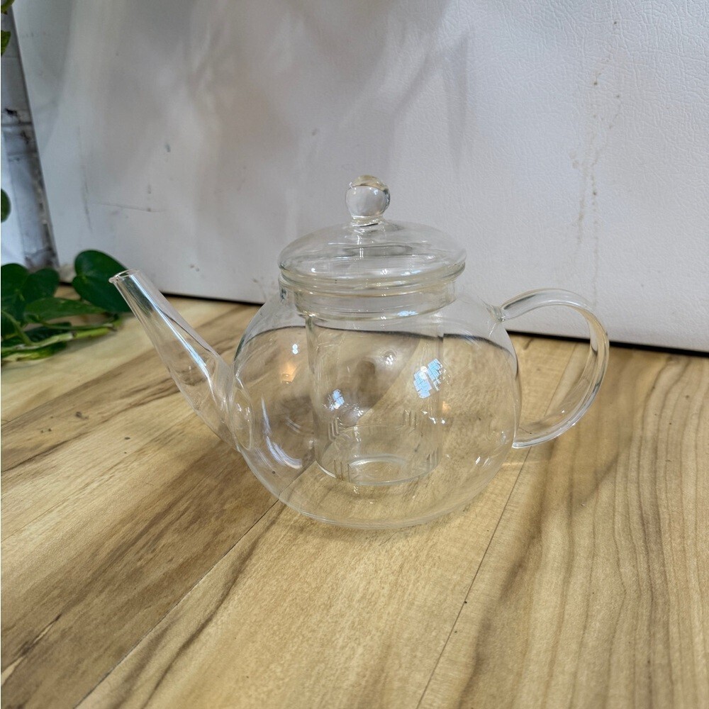 Elegant Clear Glass Teapot with Lid